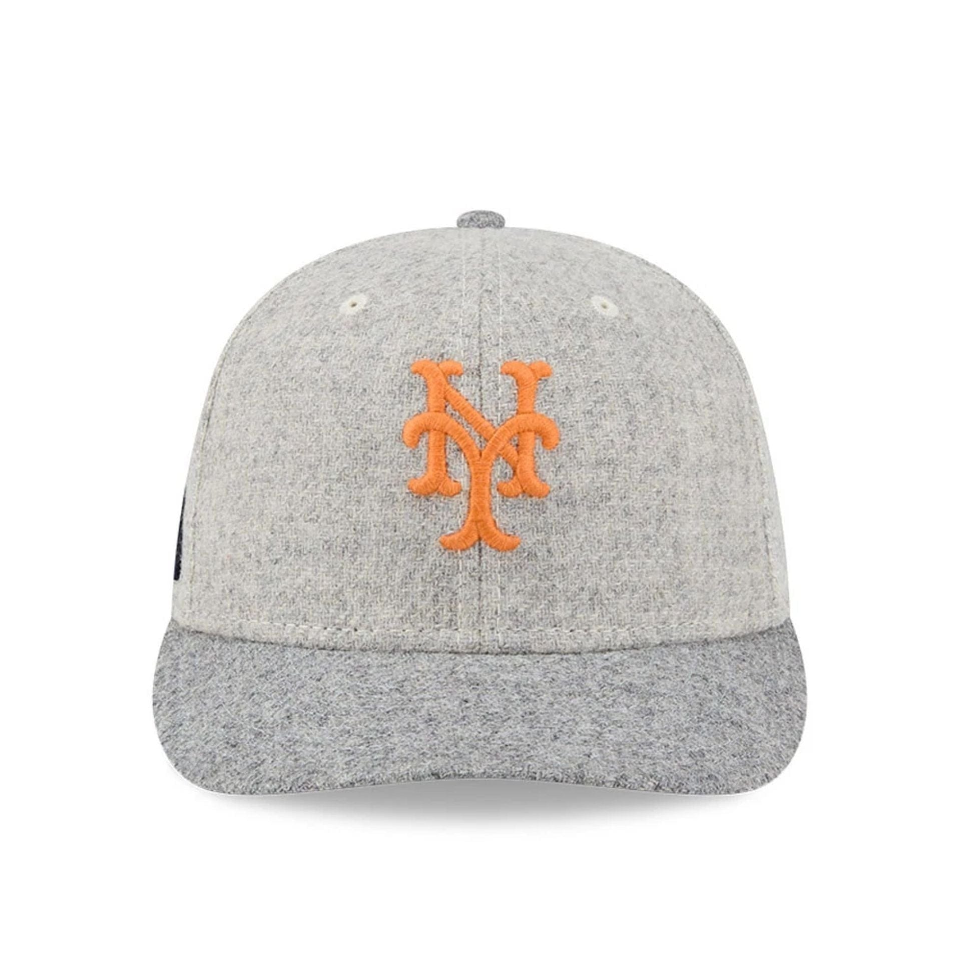Pictured is this MLB X Moon New York Mets 59FIFTY Fitted cap in light beige. 3