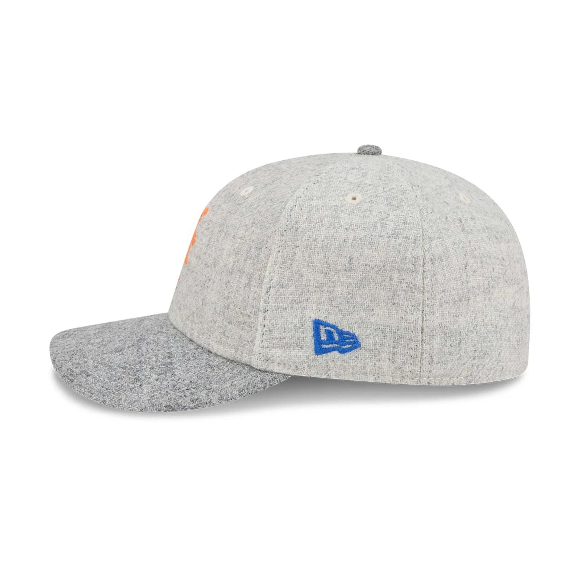 Pictured is this MLB X Moon New York Mets 59FIFTY Fitted cap in light beige. 6