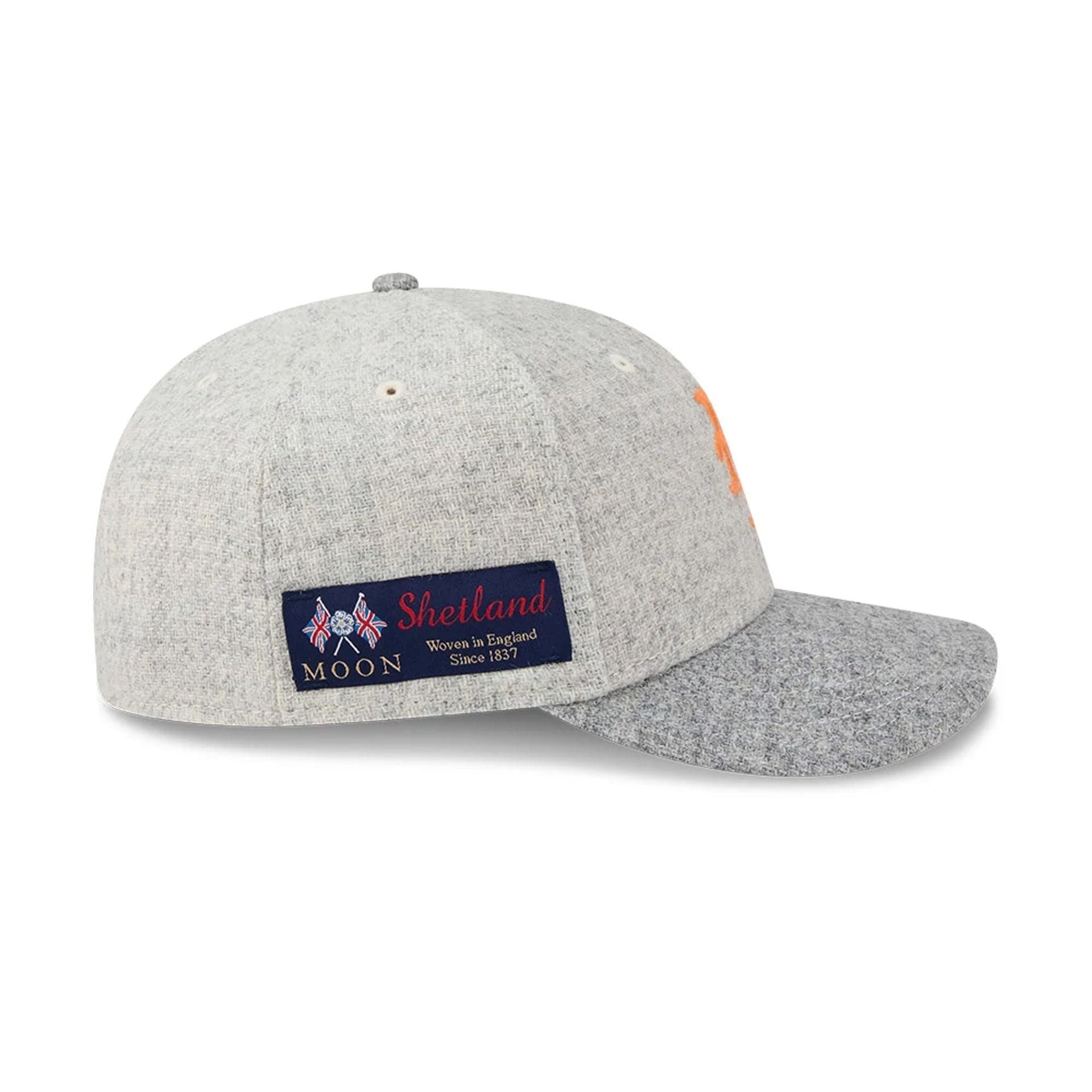 Pictured is this MLB X Moon New York Mets 59FIFTY Fitted cap in light beige. 5