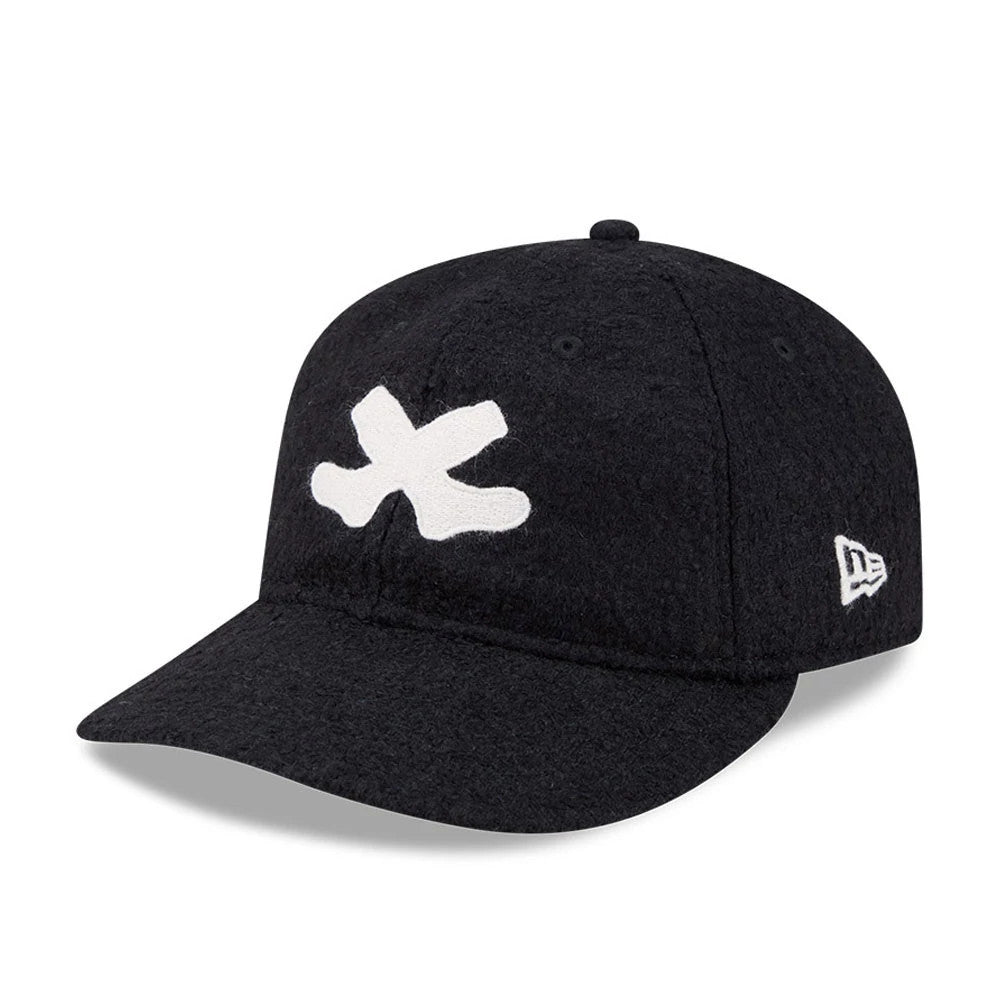 Pictured is this MLB X Moon Chicago White Sox Retro Crown 9FIFTY cap in navy. 4