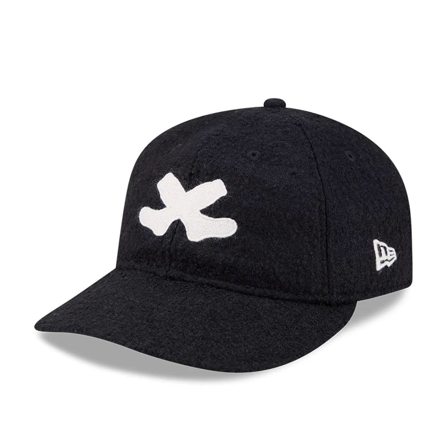 Pictured is this MLB X Moon Chicago White Sox Retro Crown 9FIFTY cap in navy. 4