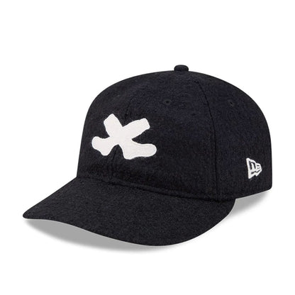 Pictured is this MLB X Moon Chicago White Sox Retro Crown 9FIFTY cap in navy. 4
