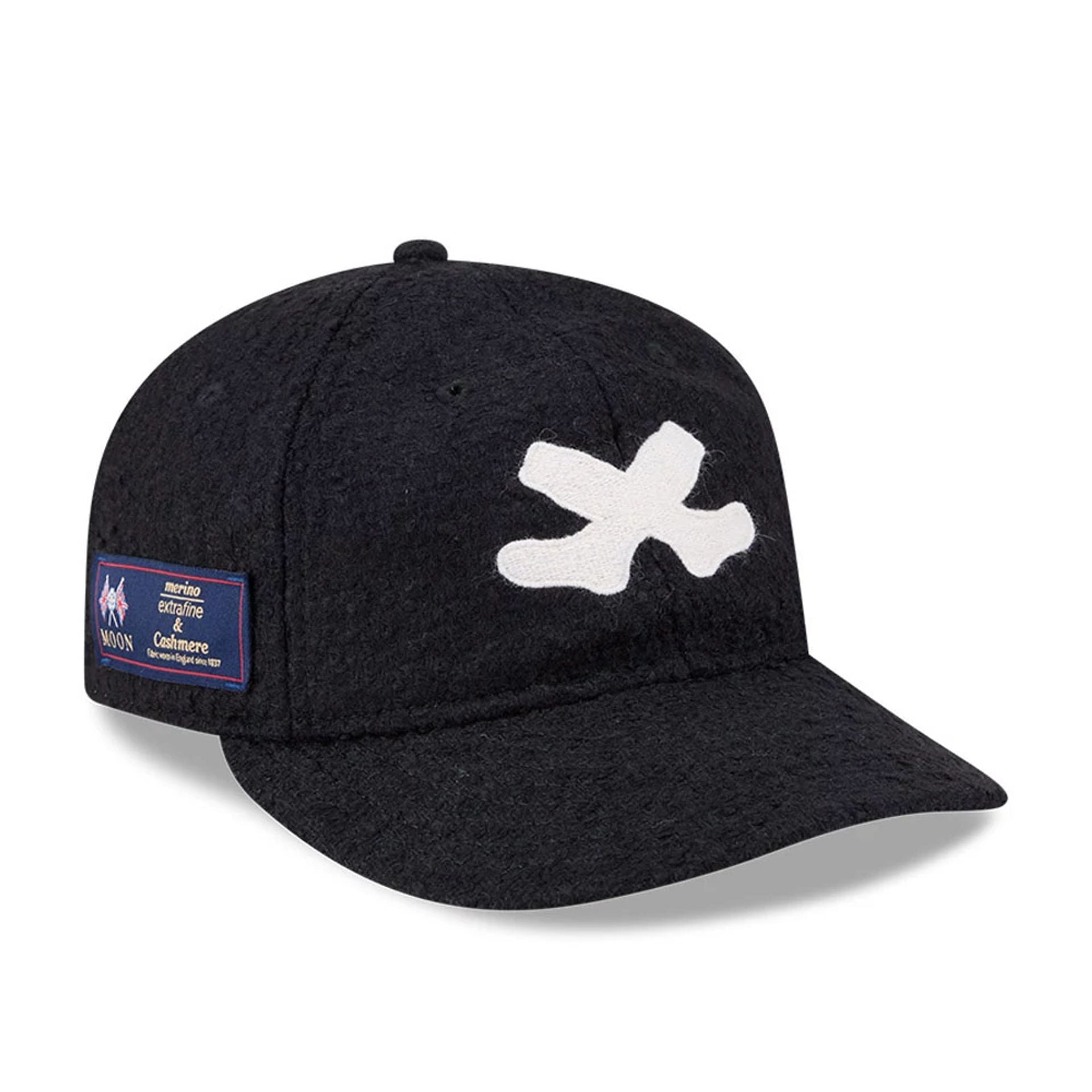 Pictured is this MLB X Moon Chicago White Sox Retro Crown 9FIFTY cap in navy. 1