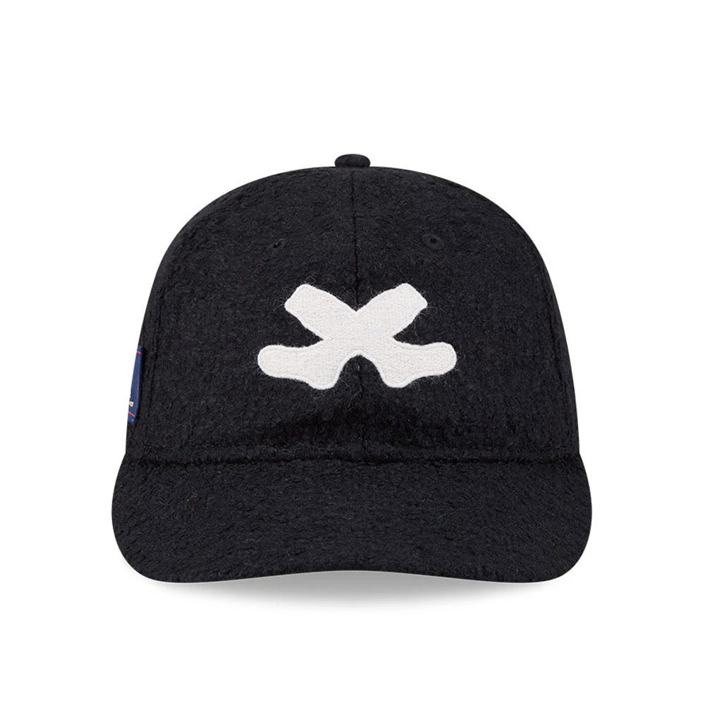 Pictured is this MLB X Moon Chicago White Sox Retro Crown 9FIFTY cap in navy. 3
