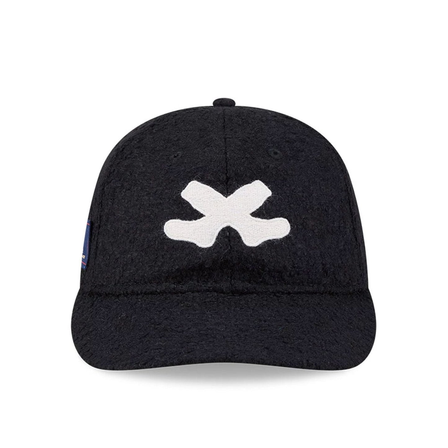 Pictured is this MLB X Moon Chicago White Sox Retro Crown 9FIFTY cap in navy. 3
