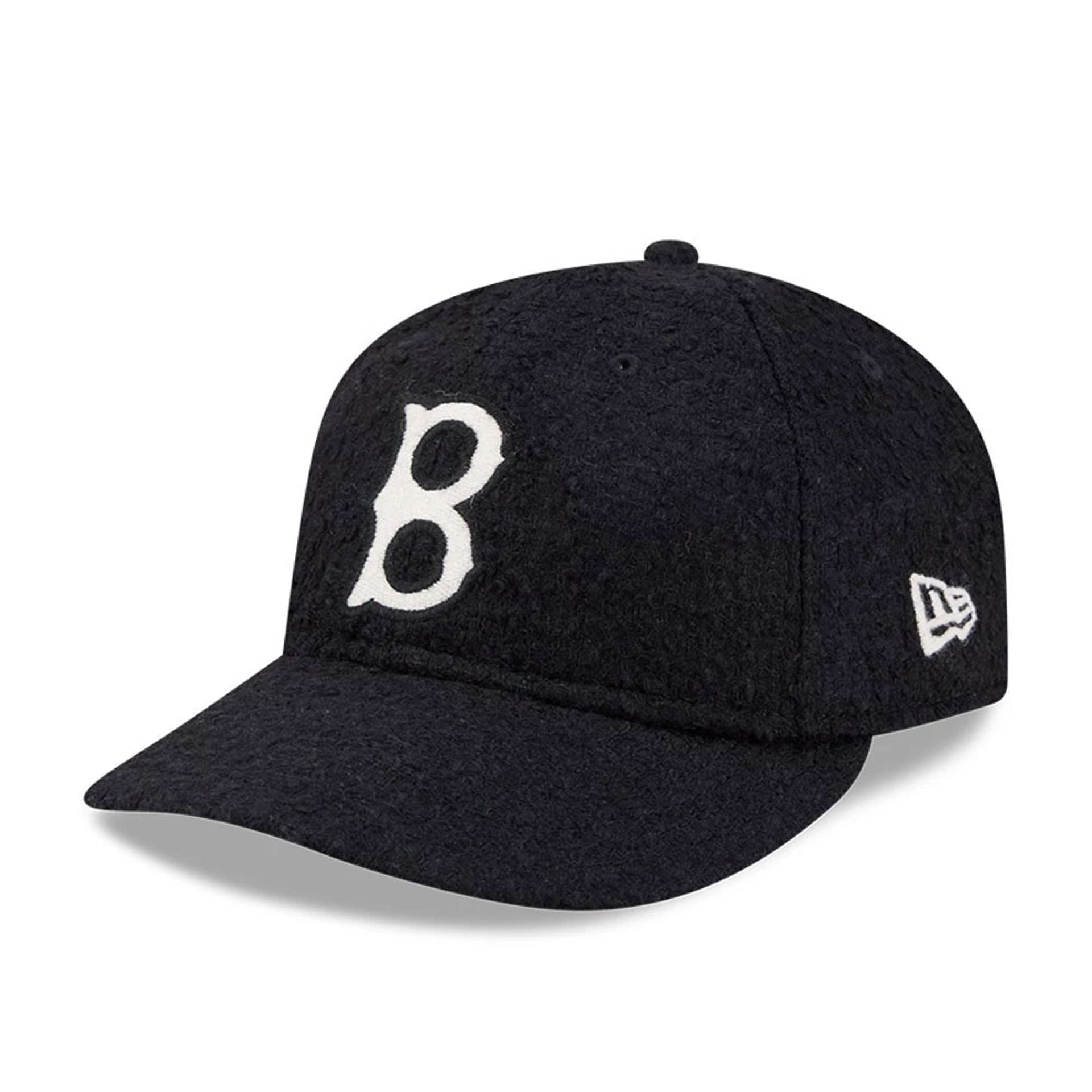 Pictured is this MLB X Moon Boston Red Sox Retro Crown 9FIFTY cap in navy. 4