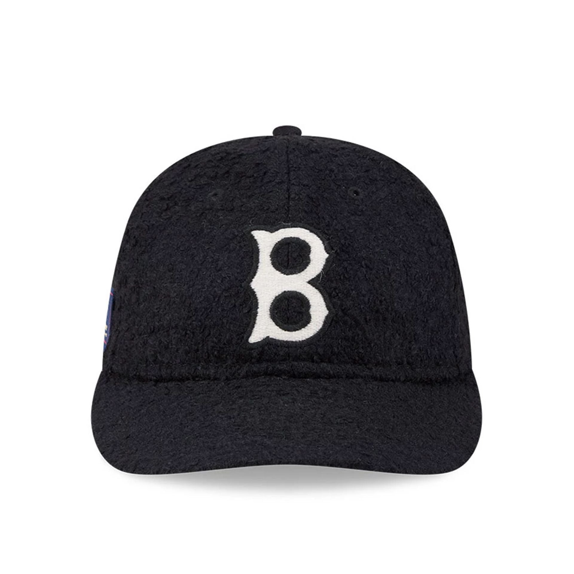 Pictured is this MLB X Moon Boston Red Sox Retro Crown 9FIFTY cap in navy. 3