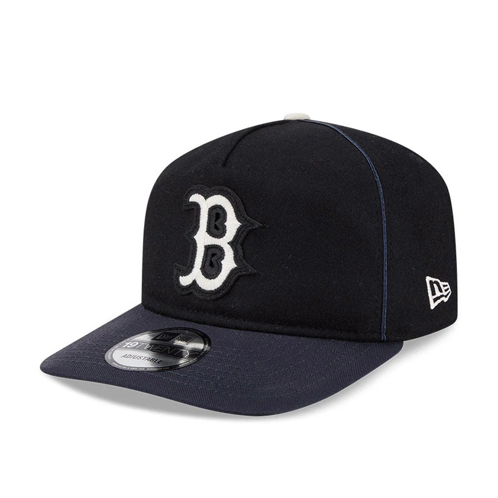 Boston Red Sox MLB Felt Logo Navy New Era 19TWENTY Adjustable Cap, three-quarter view showing the raised white embroidered B logo on the structured navy crown, with a slightly curved visor and a 19TWENTY size sticker.