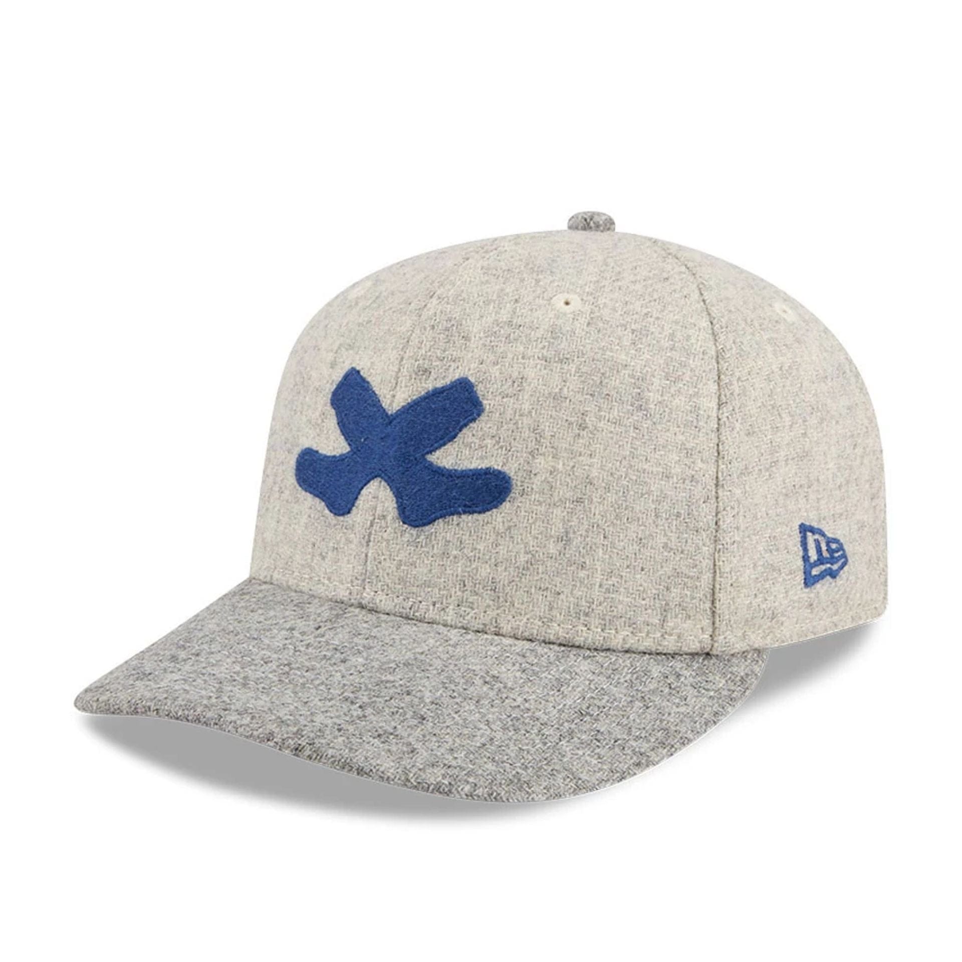 Pictured is this MLB X Moon Chicago White Sox 59FIFTY Fitted cap in light beige. 4