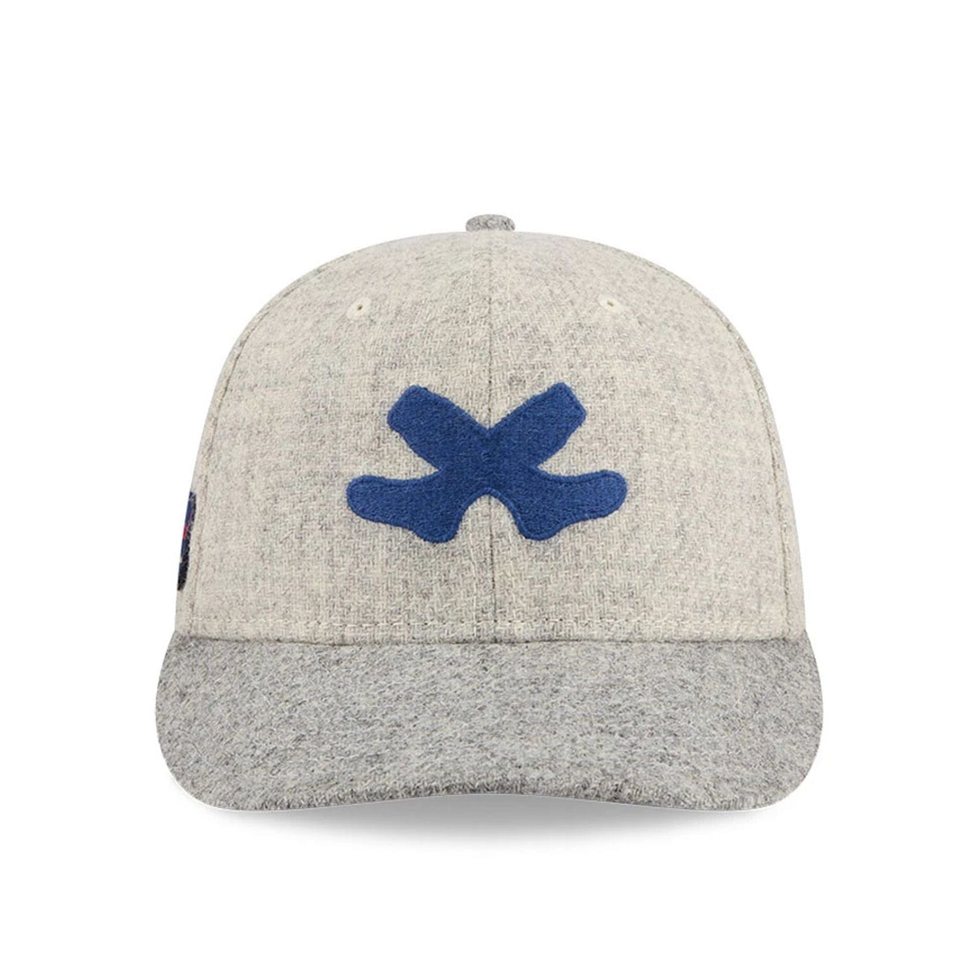 Pictured is this MLB X Moon Chicago White Sox 59FIFTY Fitted cap in light beige. 3