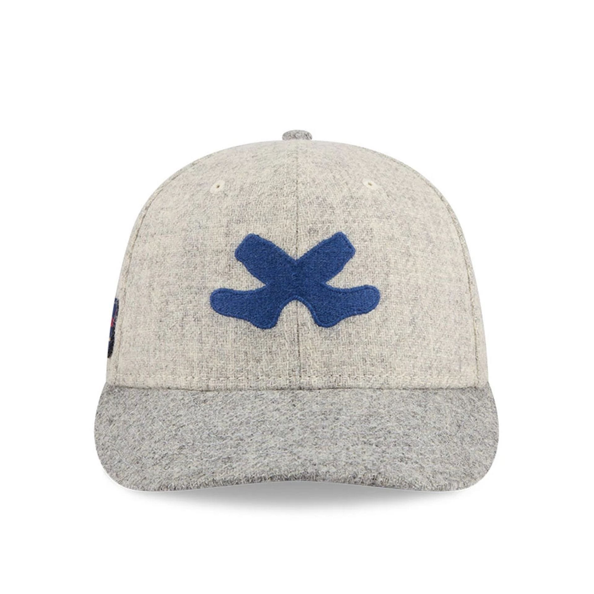 Pictured is this MLB X Moon Chicago White Sox 59FIFTY Fitted cap in light beige. 3