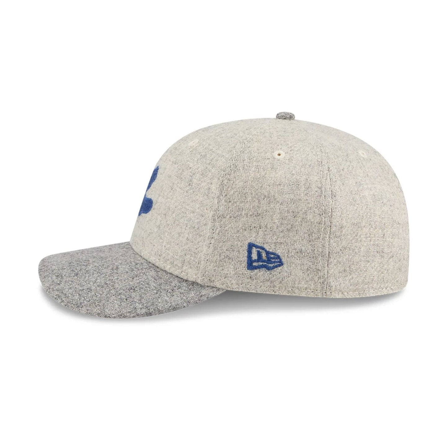 Pictured is this MLB X Moon Chicago White Sox 59FIFTY Fitted cap in light beige. 6