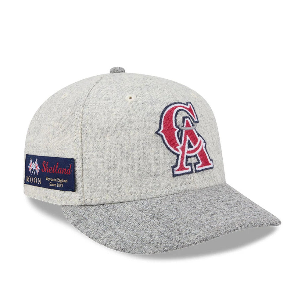 LA Angels MLB X Moon Light Beige New Era 59FIFTY Fitted Cap, three-quarter view showing the red and white embroidered LA logo on the front panel, with a grey visor and a Moon Shetland fabric patch on the left side.