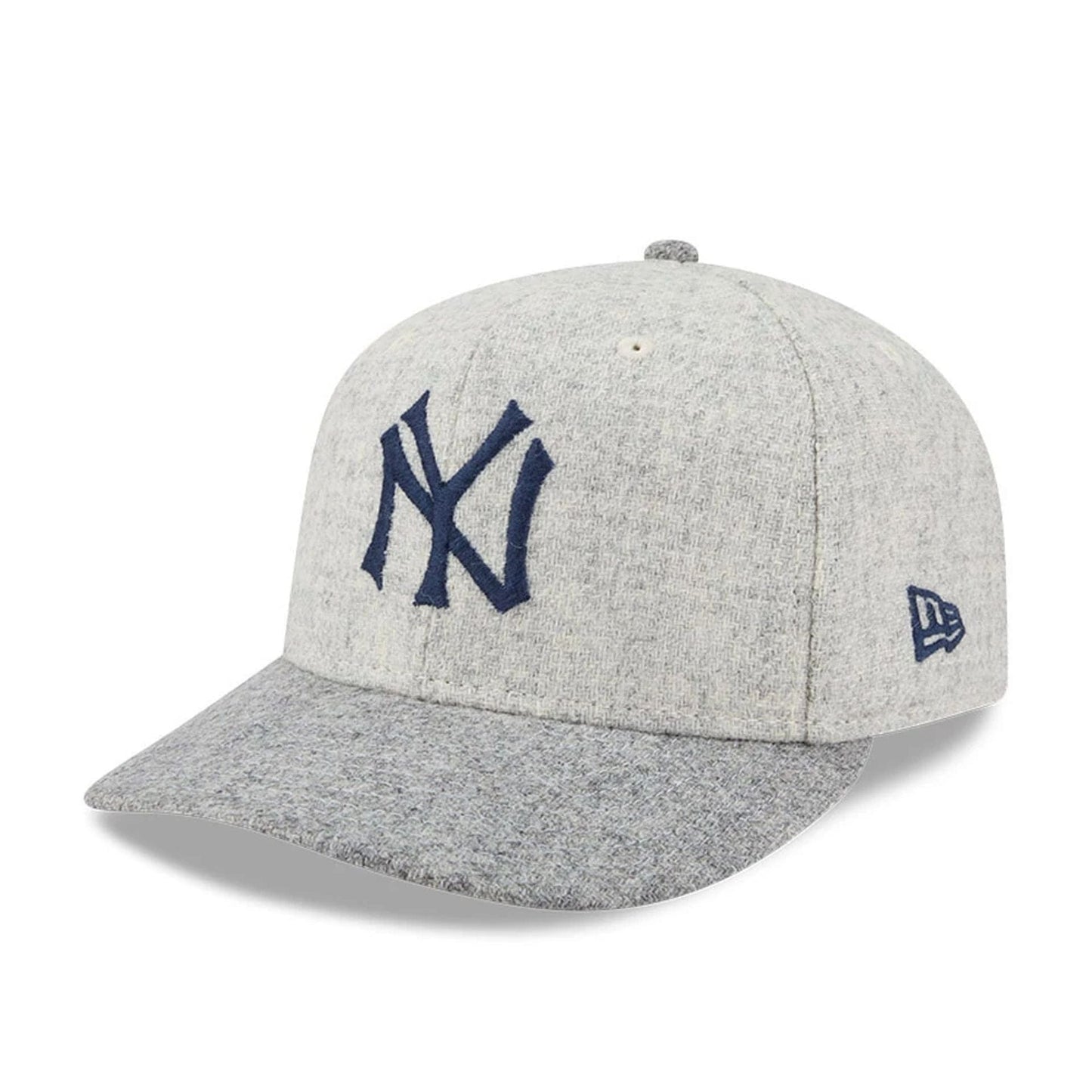 Pictured is this MLB X Moon New York Yankees 59FIFTY Fitted cap in light beige. 4