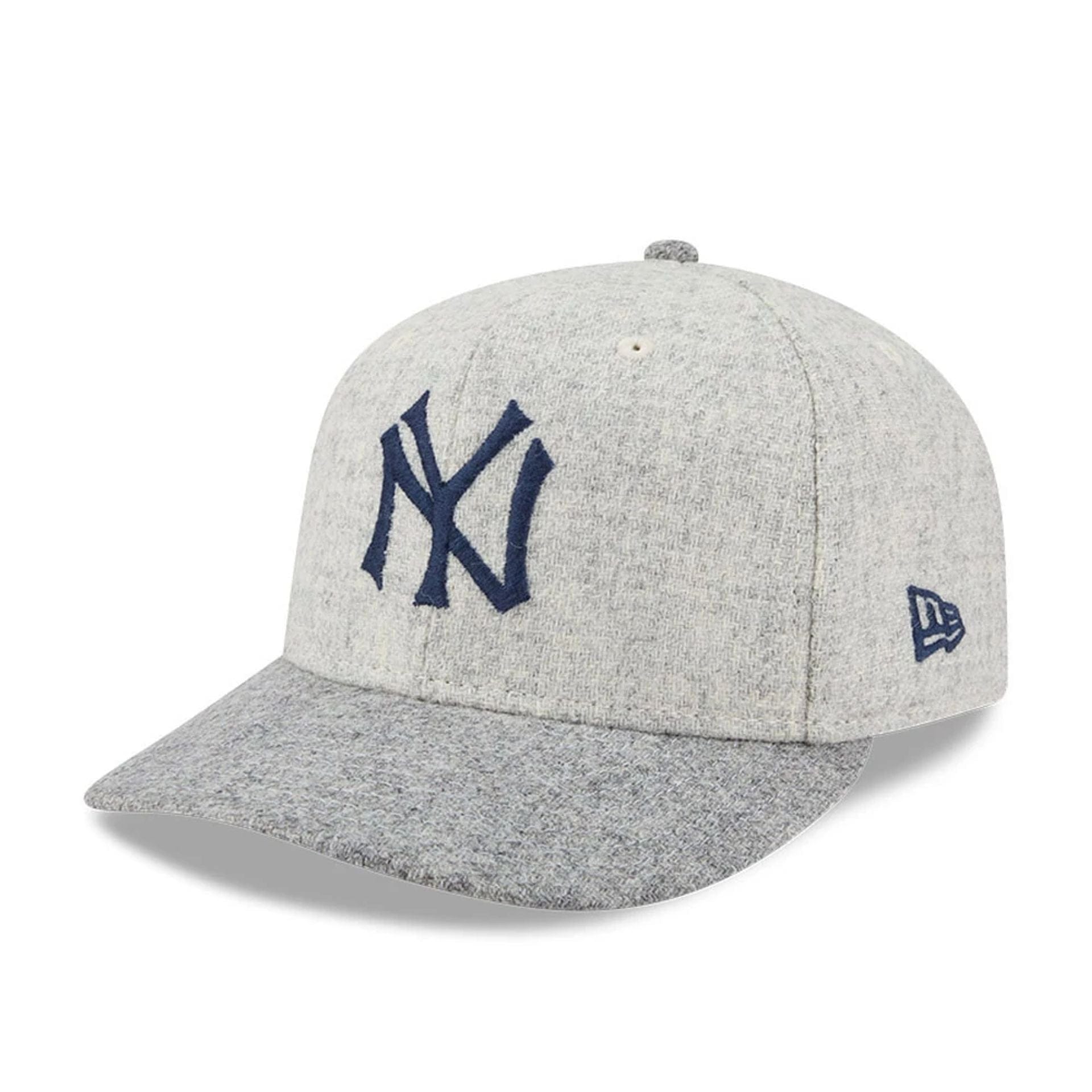 Pictured is this MLB X Moon New York Yankees 59FIFTY Fitted cap in light beige. 4