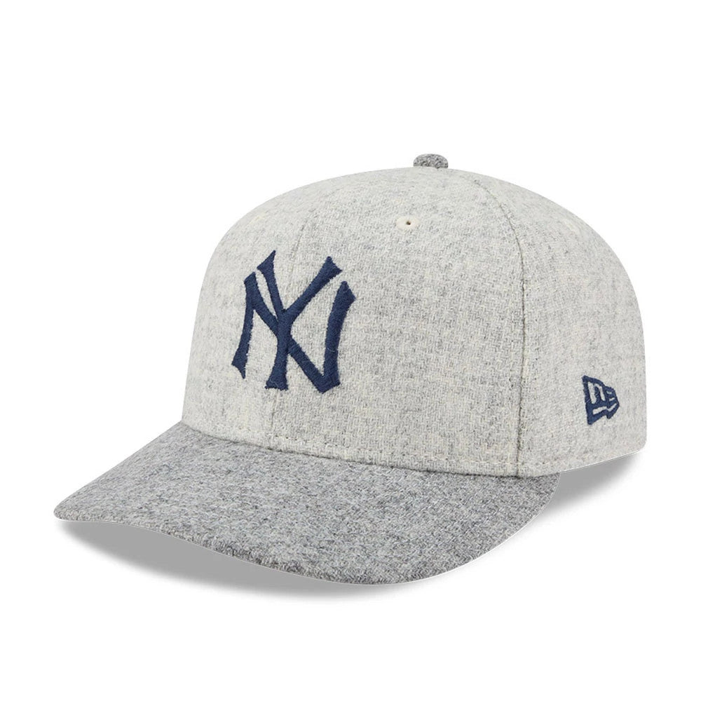New York Yankees MLB X Moon Light Beige New Era 59FIFTY Fitted Cap, three-quarter view showing the navy NY logo in raised embroidery on the light beige front panels, with a grey heathered visor and New Era flag logo on the left side.