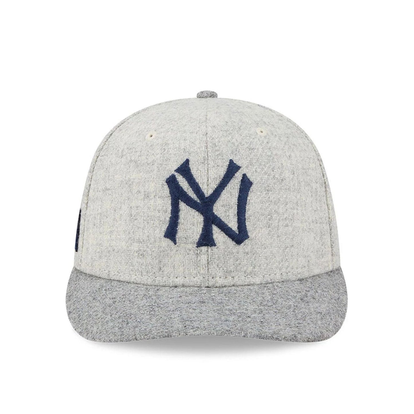 Pictured is this MLB X Moon New York Yankees 59FIFTY Fitted cap in light beige. 3