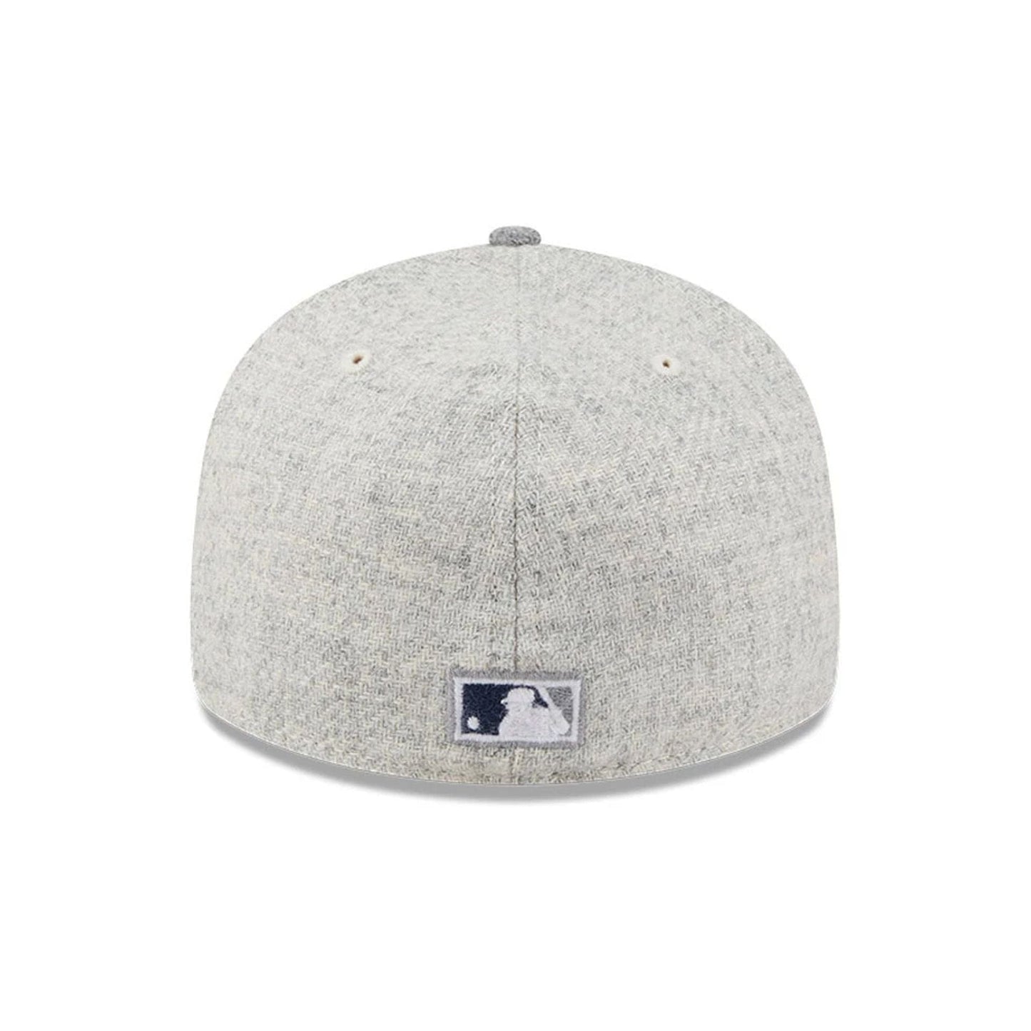 Pictured is this MLB X Moon New York Yankees 59FIFTY Fitted cap in light beige. 7