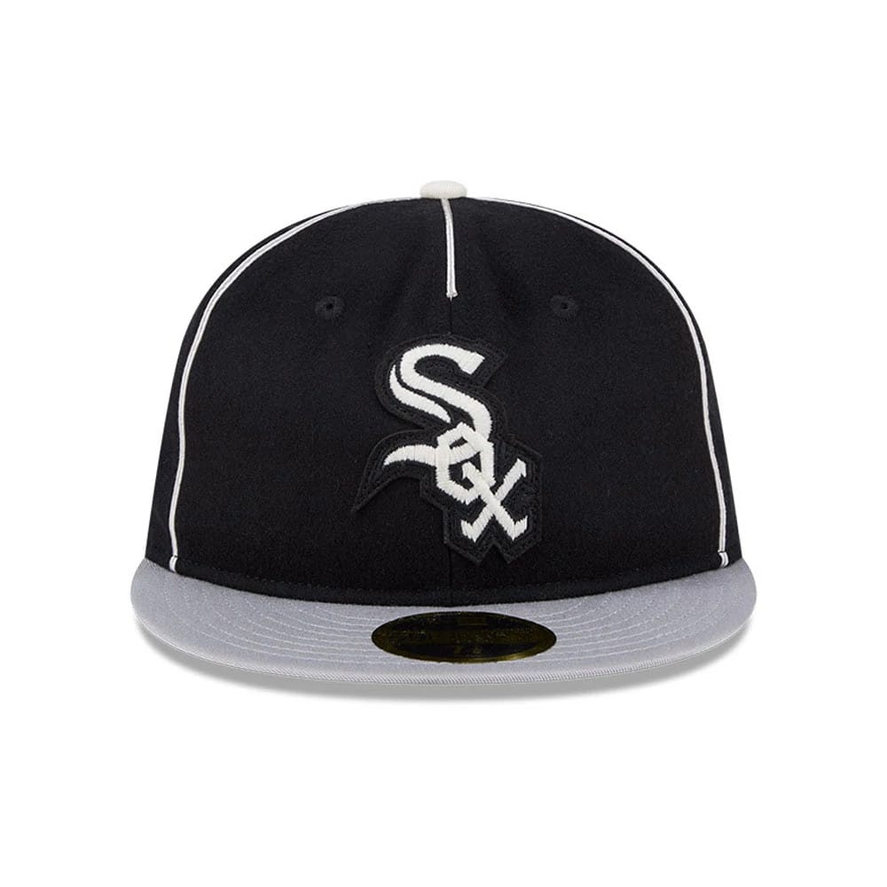 Pictured is this MLB Felt Logo Chicago White Sox Retro Crown 59FIFTY Fitted cap in black. 3