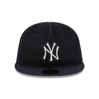 Pictured is this MLB Felt Logo New York Yankees Retro Crown 59FIFTY Fitted cap in navy. 3