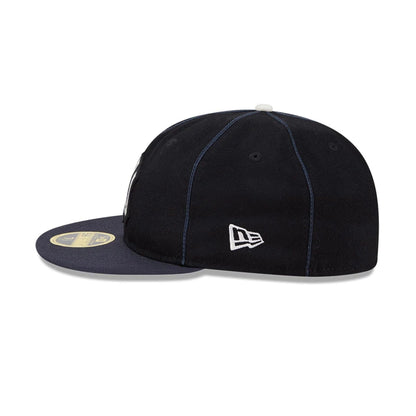 Pictured is this MLB Felt Logo New York Yankees Retro Crown 59FIFTY Fitted cap in navy. 5