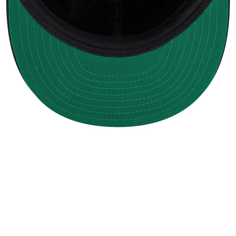 Pictured is this MLB Felt Logo New York Yankees Retro Crown 59FIFTY Fitted cap in navy. 2