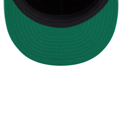 Pictured is this NHL Felt Logo LA Kings Retro Crown 59FIFTY Fitted cap in black. 2