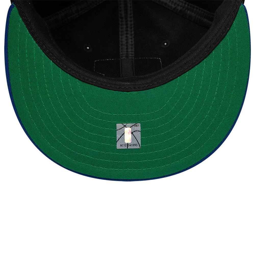 Pictured is this NBA Felt Logo New York Knicks Retro Crown 59FIFTY Fitted cap in dark blue. 2