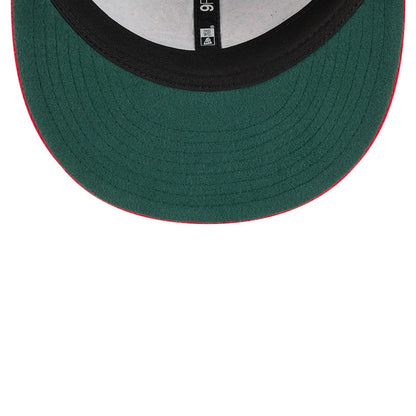Pictured is this NBA Chainstitch Script Chicago Bulls Retro Crown 9FIFTY cap in black. 2