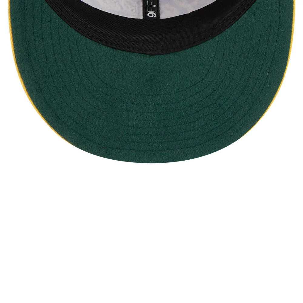 Pictured is this NBA Chainstitch Script LA Lakers Retro Crown 9FIFTY cap in purple. 2