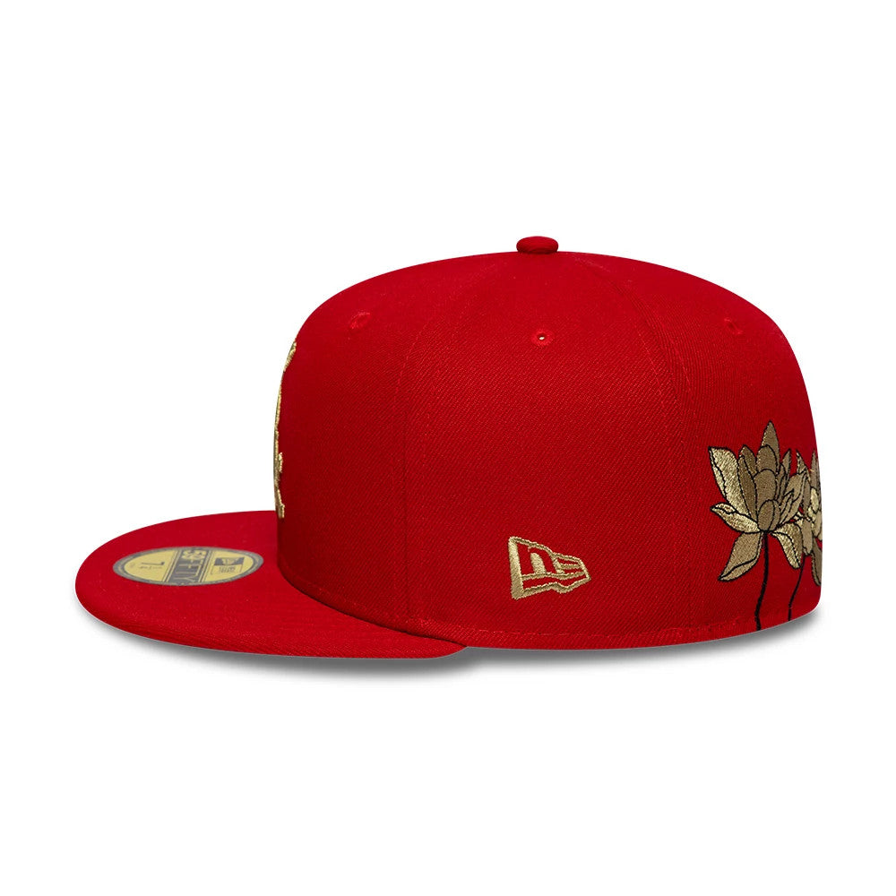 Pictured is this MLB Horseshoe Chicago White Sox 59FIFTY Fitted cap in red. 6