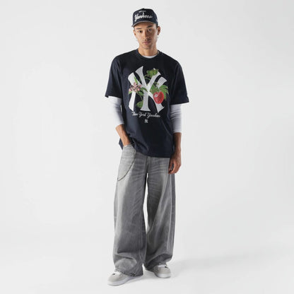 The model is wearing this MLB Life Graphic New York Yankees T-Shirt in navy. 4