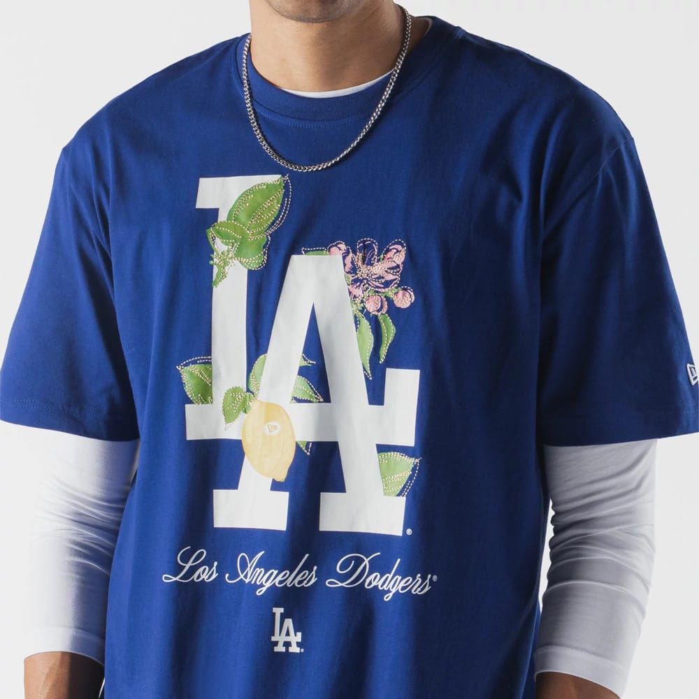 The model is wearing this MLB Life Graphic LA Dodgers T-Shirt in dark blue. 4