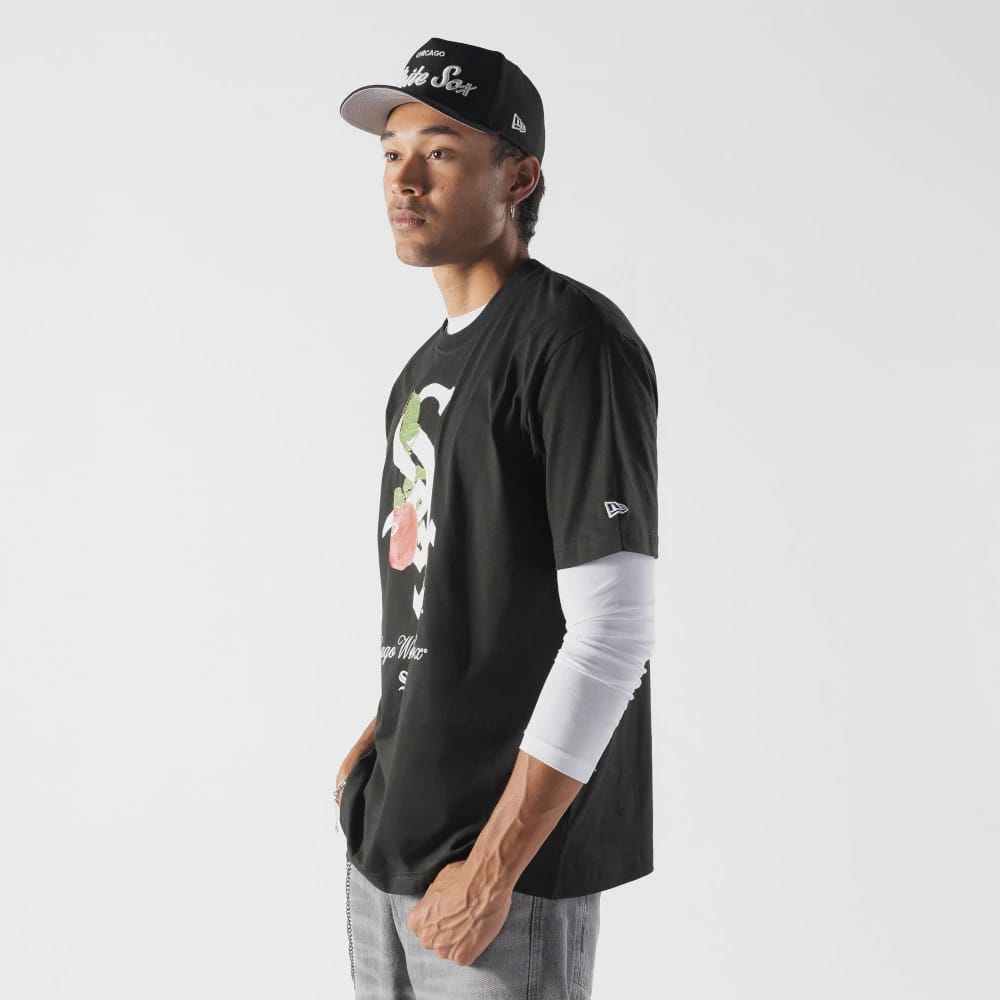 The model is wearing this MLB Life Graphic Chicago White Sox T-Shirt in black. 3