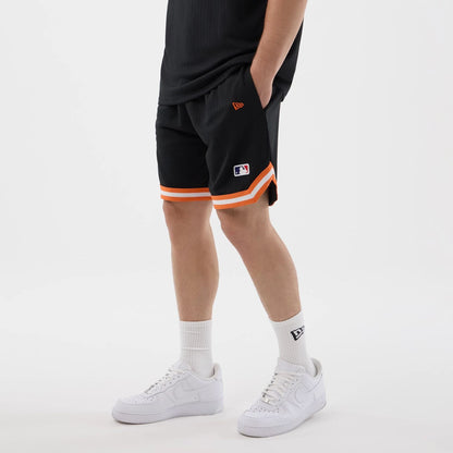 The model is wearing this MLB Arch New York Mets Oversized Shorts in black. 3