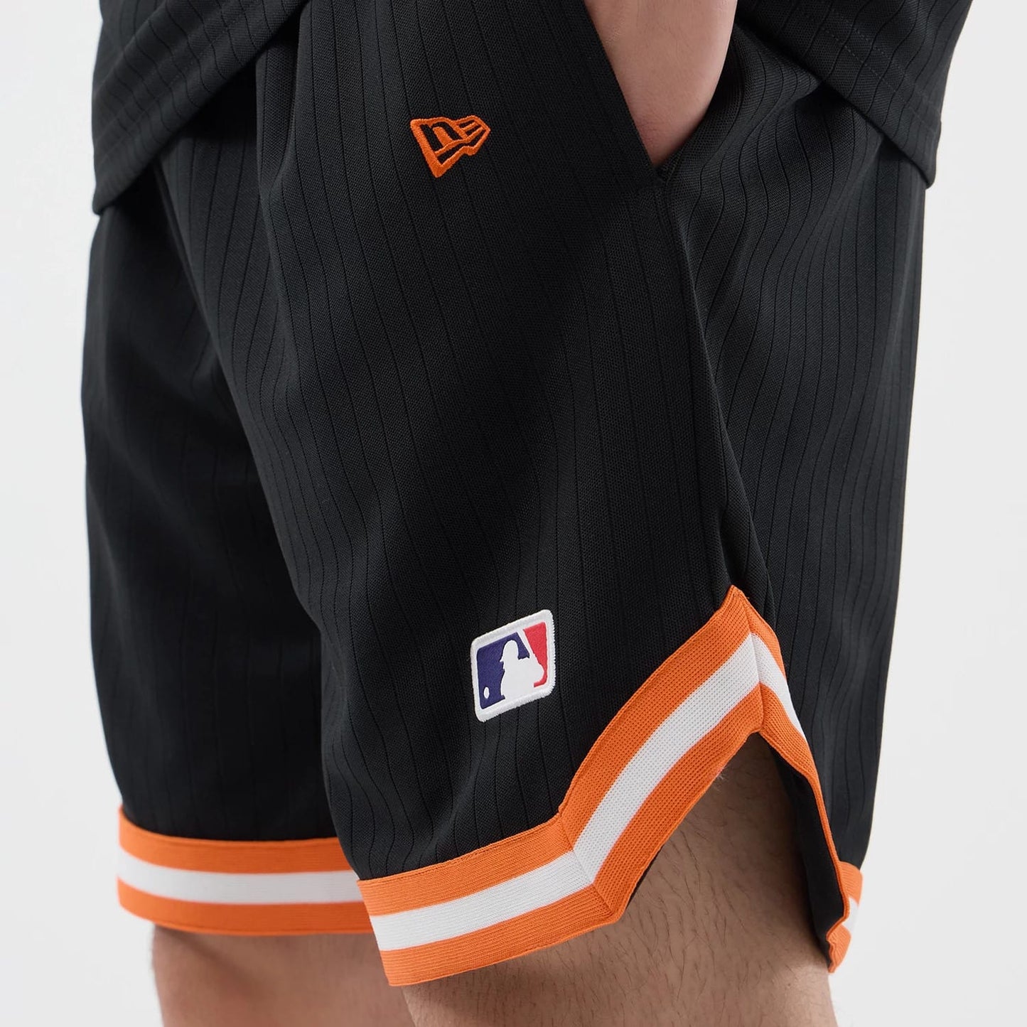 The model is wearing this MLB Arch New York Mets Oversized Shorts in black. 5