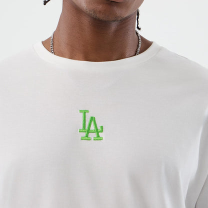 The model is wearing this MLB League Essential LA Dodgers Oversized T-Shirt in white. 5