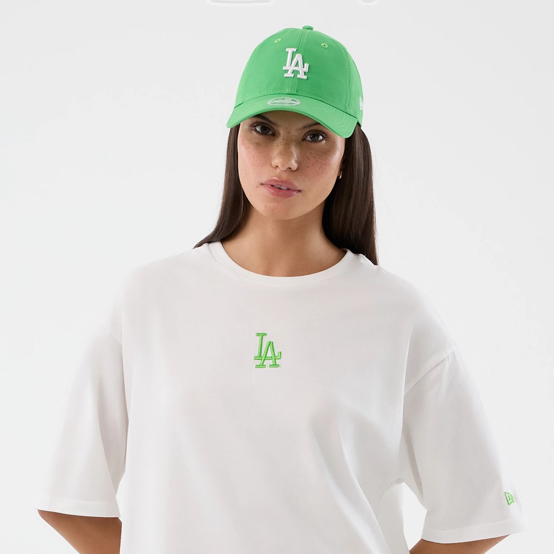 The model is wearing this MLB League Essential LA Dodgers Oversized T-Shirt in white. 6