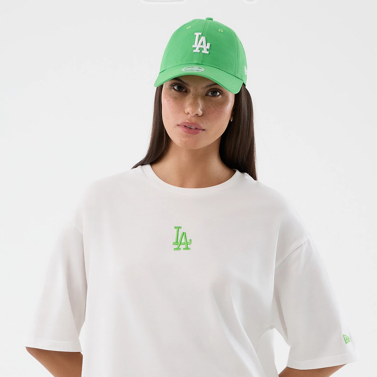 The model is wearing this MLB League Essential LA Dodgers Oversized T-Shirt in white. 6