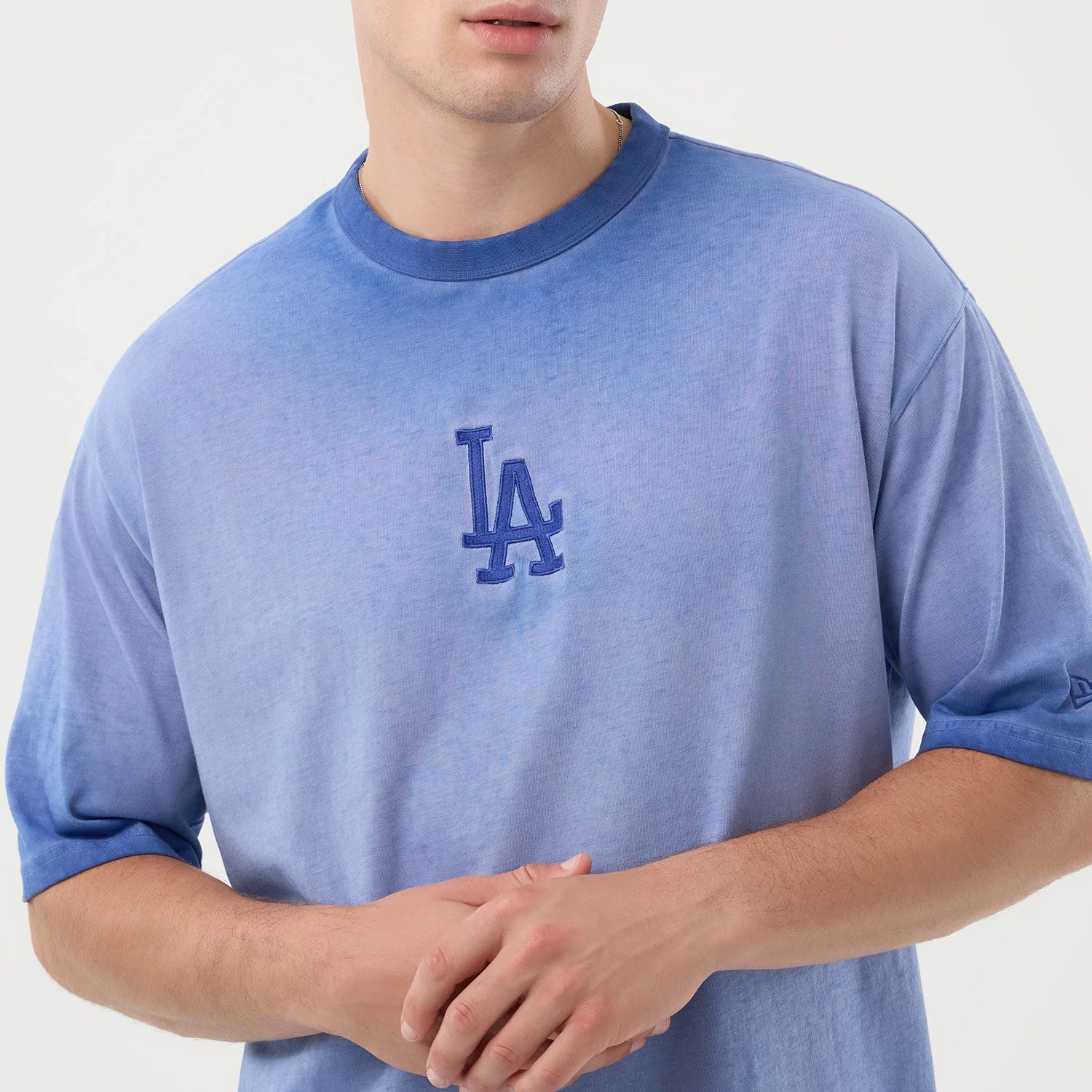 The model is wearing this MLB Washed Logo LA Dodgers T-Shirt in pastel blue. 4
