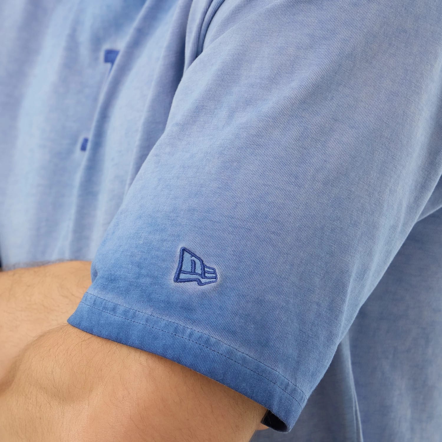 The model is wearing this MLB Washed Logo LA Dodgers T-Shirt in pastel blue. 5