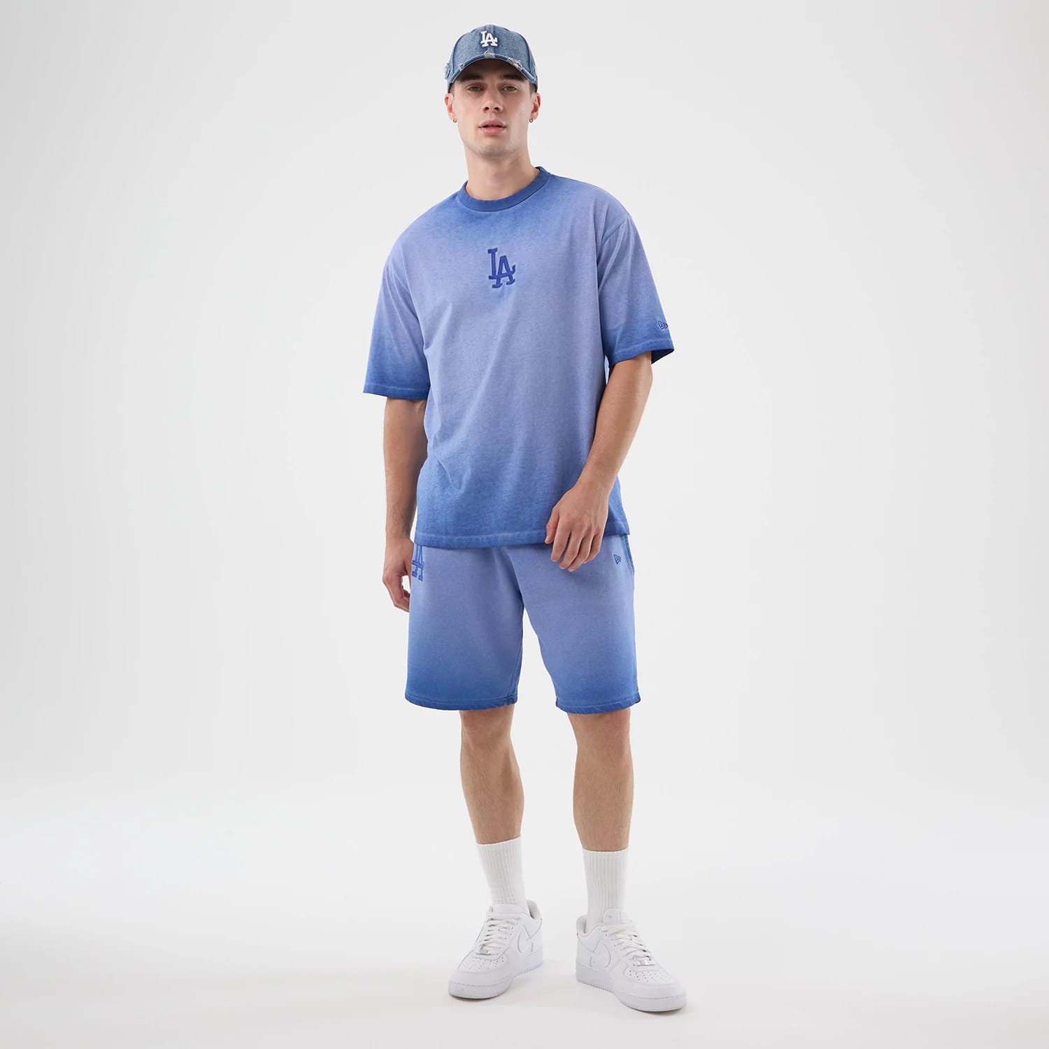 The model is wearing this MLB Washed Logo LA Dodgers T-Shirt in pastel blue. 8