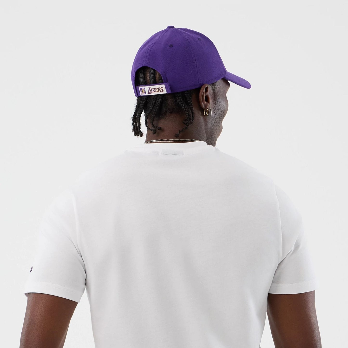 The model is wearing this NBA Graphic LA Lakers T-Shirt in white. 7