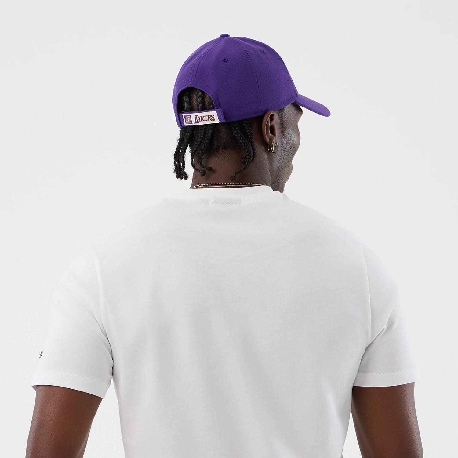 The model is wearing this NBA Graphic LA Lakers T-Shirt in white. 7