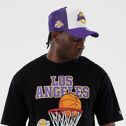 The model is wearing this NBA Basketball Graphic LA Lakers Oversized T-Shirt in black. 6