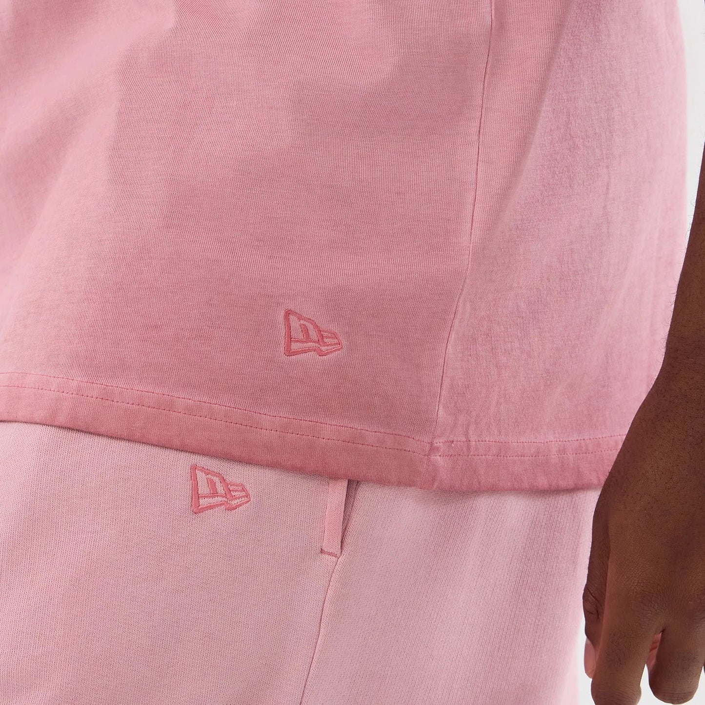 The model is wearing this MLB Washed Logo New York Yankees Vest in pastel pink. 7