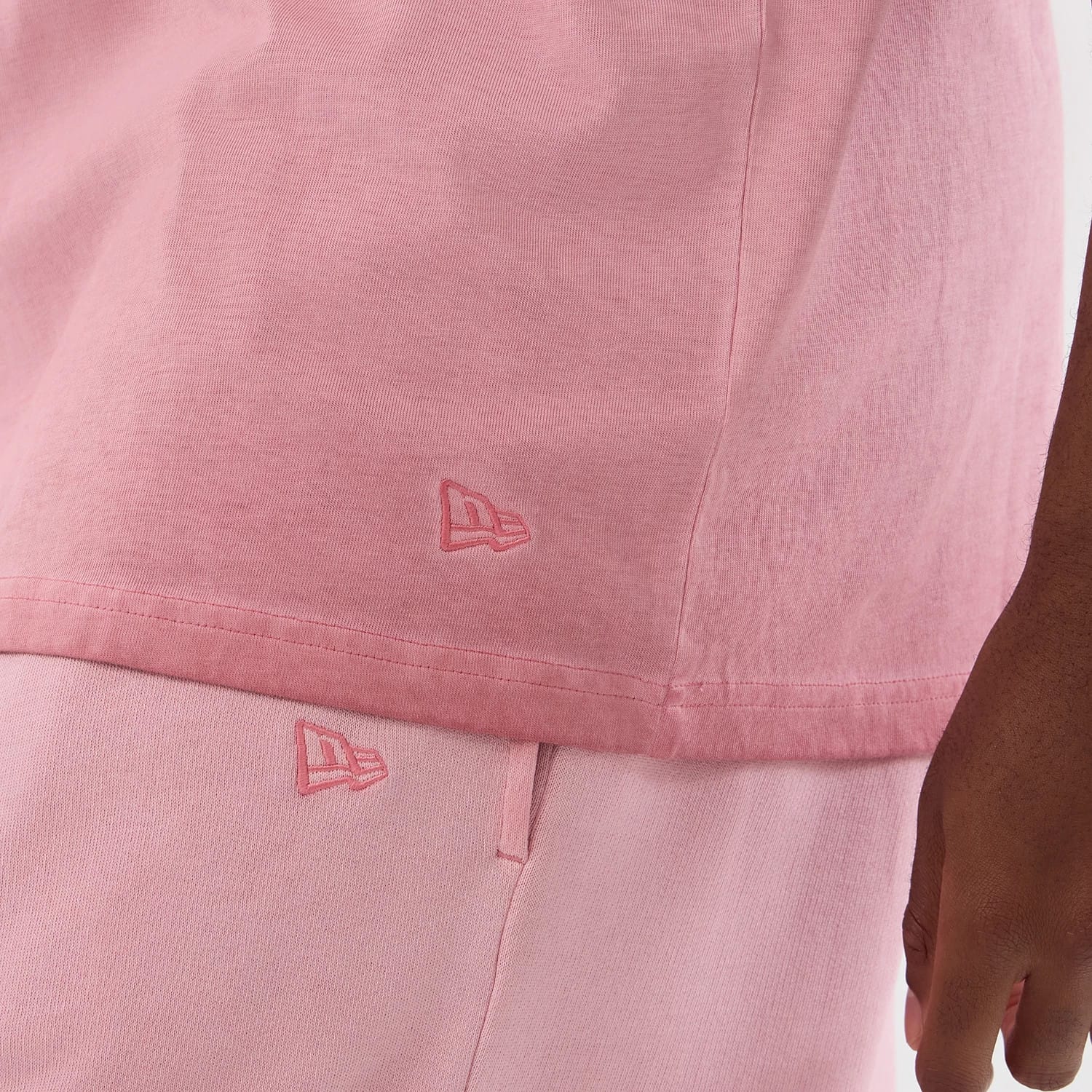 The model is wearing this MLB Washed Logo New York Yankees Vest in pastel pink. 7