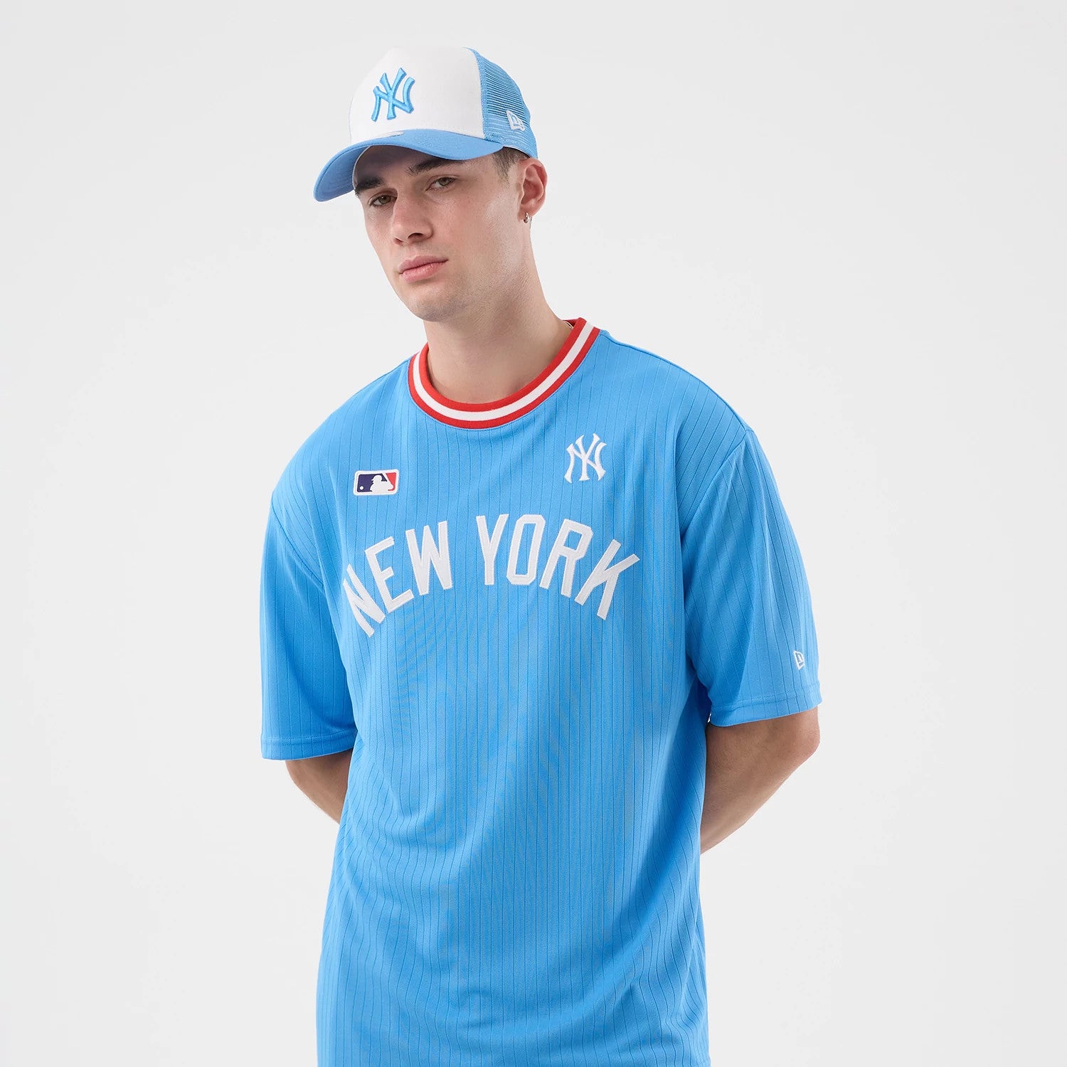 The model is wearing this MLB Arch New York Yankees Oversized T-Shirt in pastel blue. 3