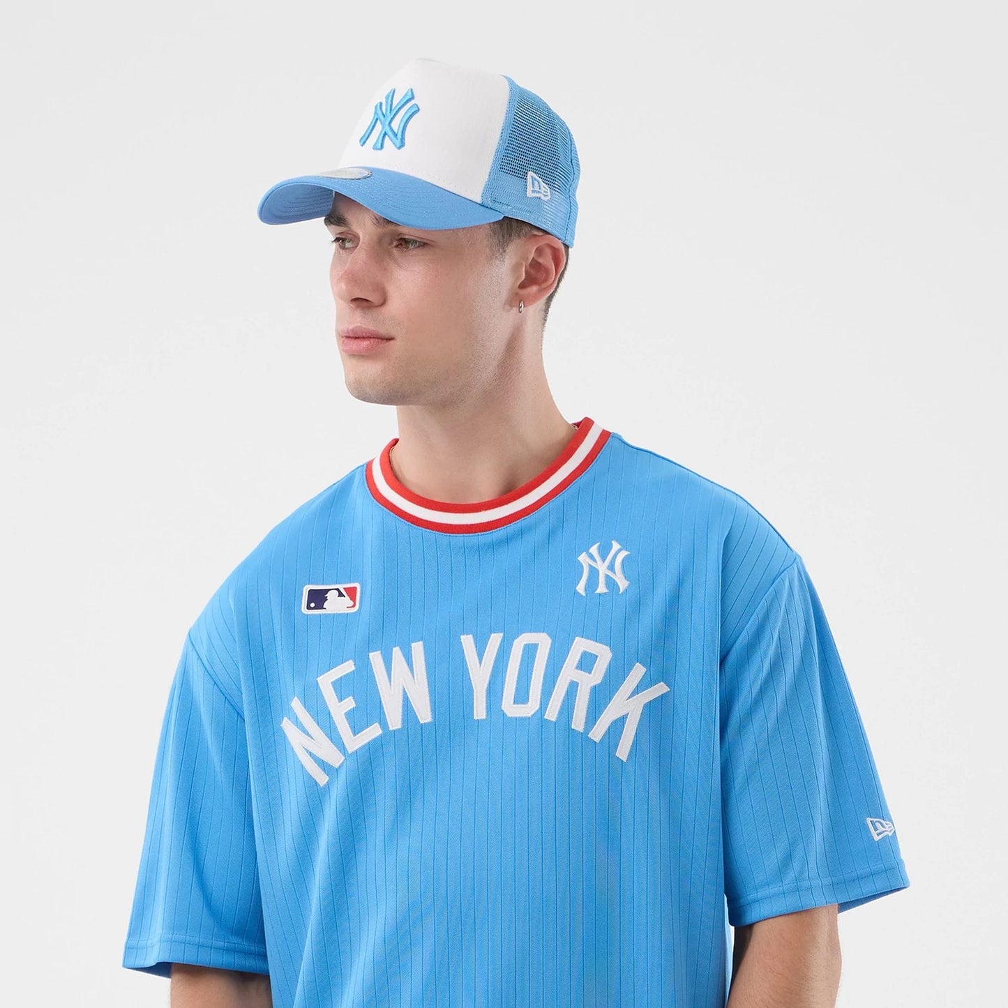 The model is wearing this MLB Arch New York Yankees Oversized T-Shirt in pastel blue. 6