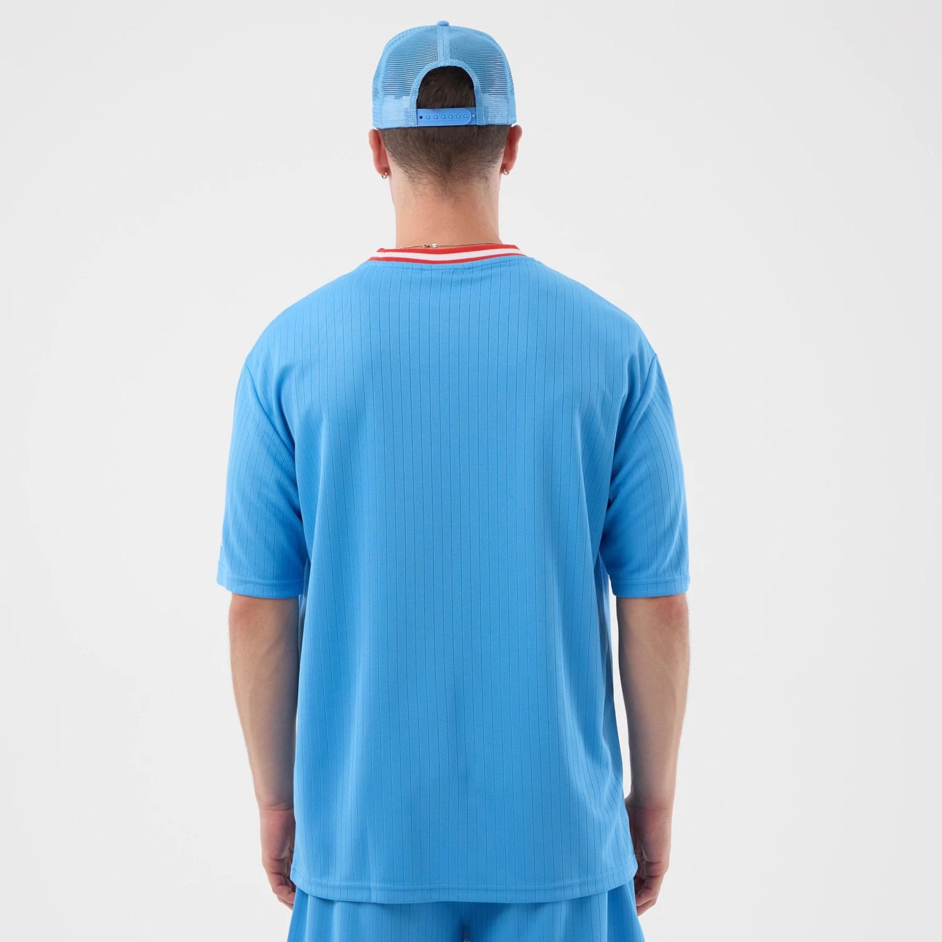 The model is wearing this MLB Arch New York Yankees Oversized T-Shirt in pastel blue. 2